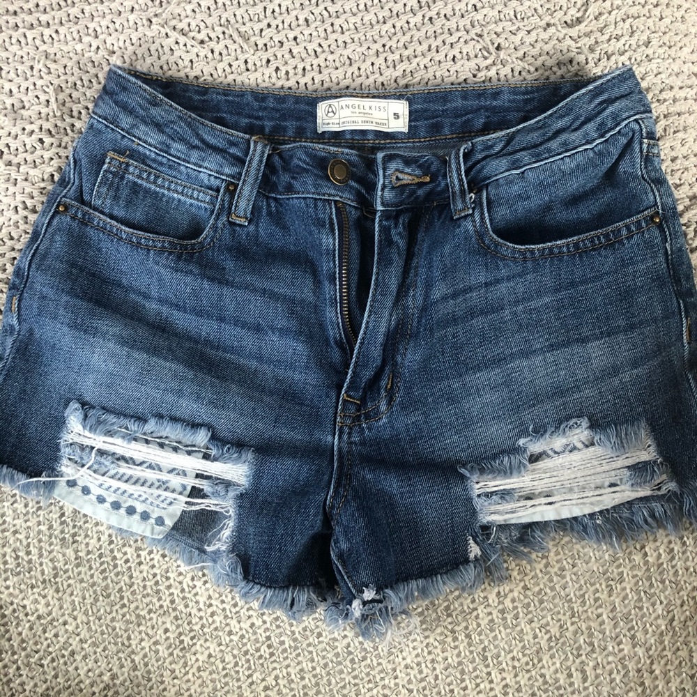 DISTRESSED DENIM SHORTS